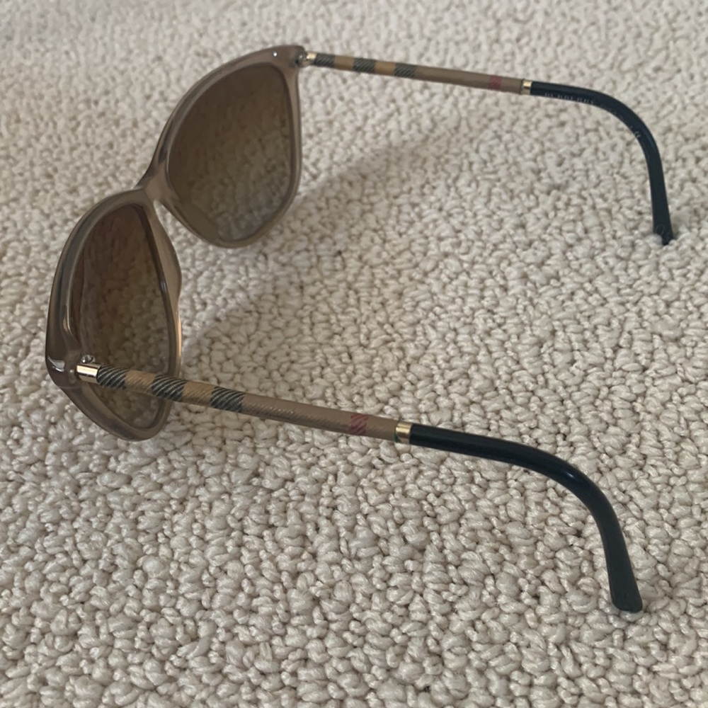 Authentic vintage Burberry sunglasses - Picture 3 of 9
